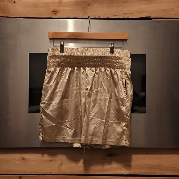 ASOS Gold Short Size Medium - Picture 1 of 3